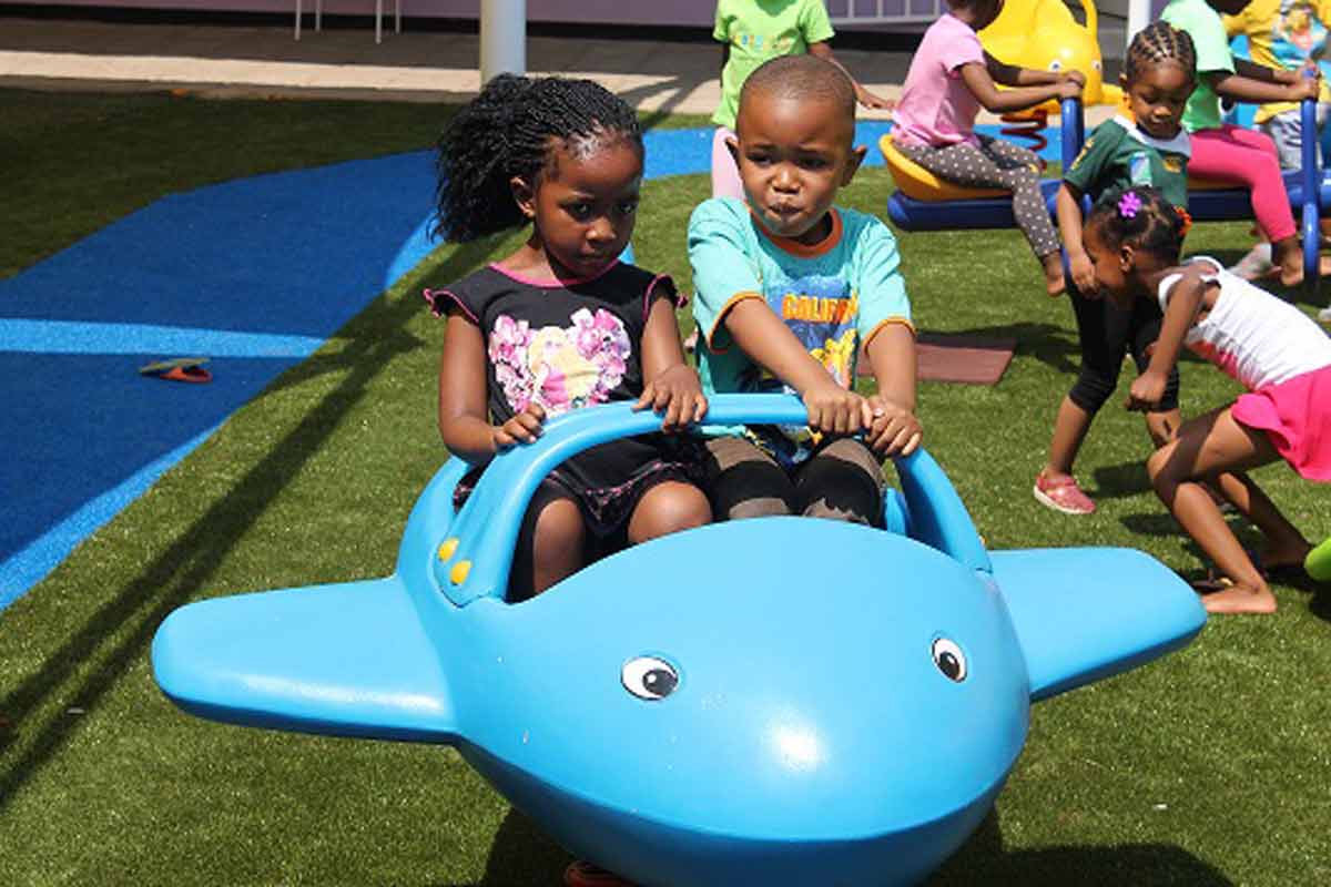 無動(dòng)力游樂設(shè)備